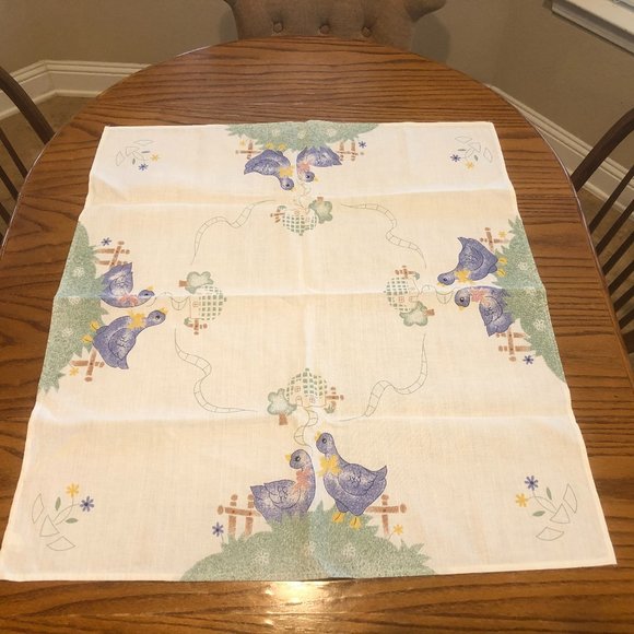 Vintage Other - Vintage Tabletopper Country Ducks Geese Linen Blnd